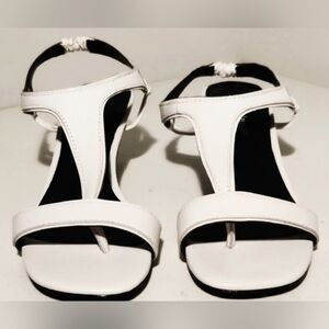 Donald J Pliner Womens 8M Caro T-strap White Leather Sandals...New